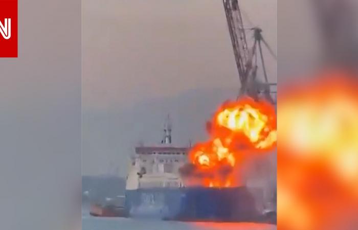 متابعة: تضرر 3 سفن تركية بهجوم روسي على ميناء أوكراني.. وكاميرا توثق لحظة استهداف إحداها