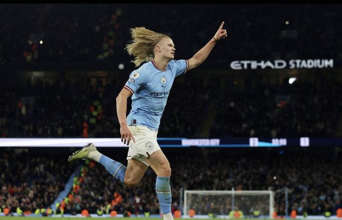 هالاند...
      ظاهرة
      فذة
      لا
      تأتي
      سوى
      مرّة
      كل
      جيل