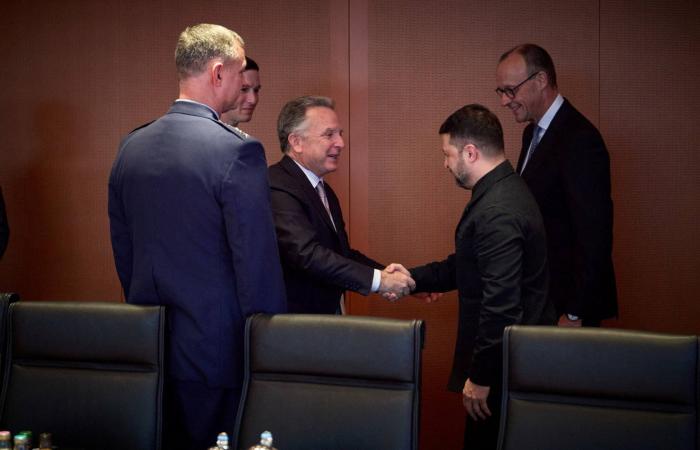 ​أوكرانيا
      تتخلى
      عن
      طموح
      انضمامها
      إلى
      «الناتو»