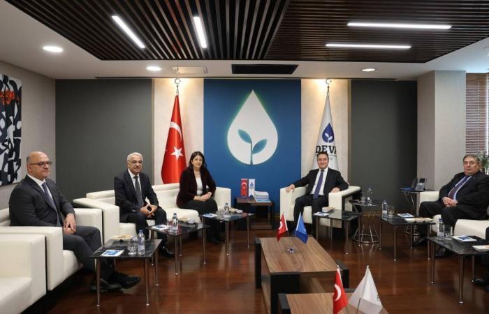 تركيا:
      مطالبات
      بـ«قانون
      للسلام»
      مع
      الأكراد
      اقترحه
      أوجلان