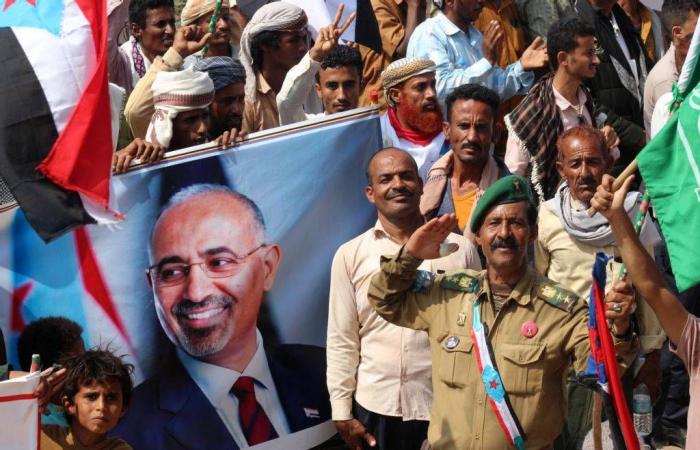 حراك
      يمني
      لاحتواء
      التوتر
      في
      الشرق
      وتعزيز
      التوافق
      السياسي
      والأمني