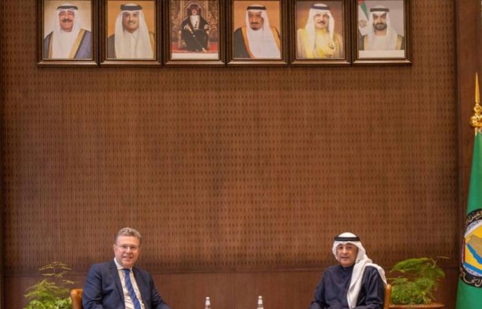 الأمين العام لمجلس التعاون يبحث مع المبعوث الخاص للنمسا تعزيز العلاقات والمستجدات الإقليمية والدولية