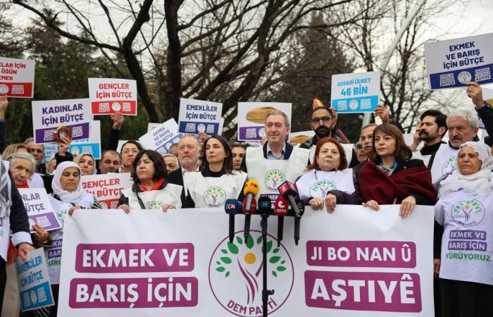 إردوغان
      يؤكد
      مُضيَّ
      «العمال
      الكردستاني»
      في
      التخلص
      من
      أسلحته