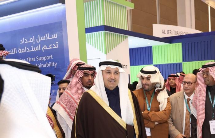 «المركزي»
      الروسي
      يطالب
      بتعويضات
      من
      «يوروكلير»
      بقيمة
      230
      مليار
      دولار