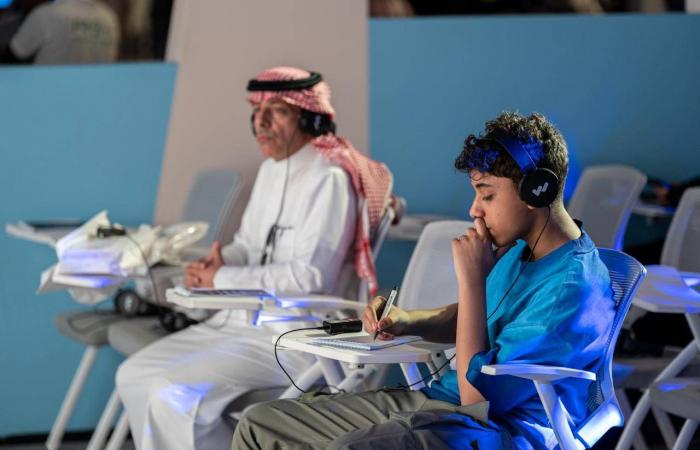 «معرض
      جدة
      للكتاب»
      حراك
      ثقافي
      متجدد
      يجمع
      الأجيال
      ويعيد
      للكتاب
      مكانه