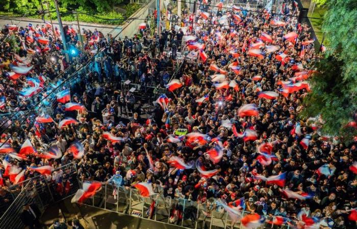 تشيلي
      في
      قبضة
      اليمين
      المتطرف