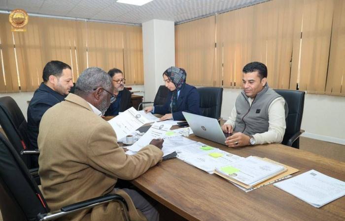 حفتر:
      قوت
      المواطن
      الليبي
      «خط
      أحمر
      لا
      يمس»