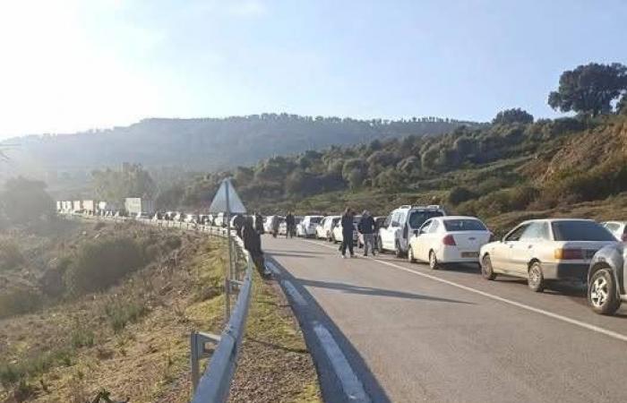 الجزائر
      تتحرك
      لمواجهة
      استنزاف
      عملتها
      الصعبة