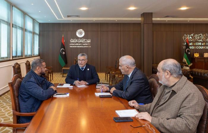 حفتر:
      قوت
      المواطن
      الليبي
      «خط
      أحمر
      لا
      يمس»