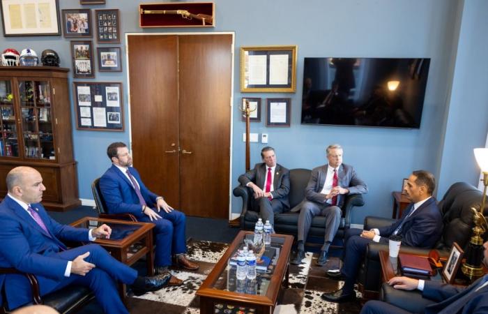 رئيس مجلس الوزراء وزير الخارجية يجتمع مع أعضاء بمجلسي الشيوخ والنواب الأمريكيين