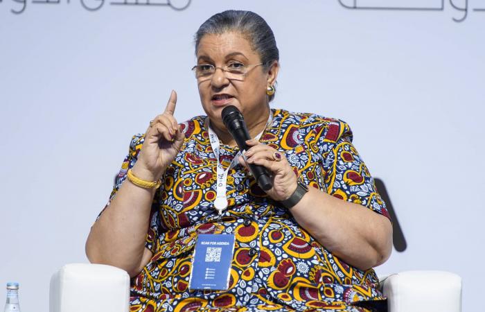 حفتر:
      قوت
      المواطن
      الليبي
      «خط
      أحمر
      لا
      يمس»