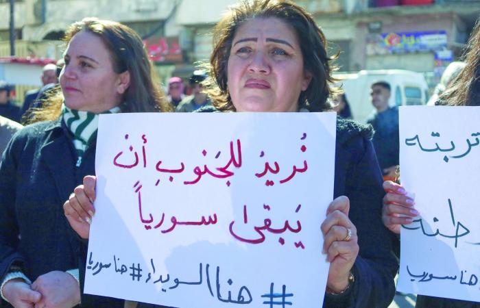 محافظ
      السويداء
      يدعو
      «مشايخها
      وأهل
      الوقار
      فيها»
      إلى
      ردع
      العابثين
      «بأمنها
      واستقرارها»