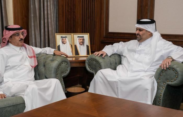 الرئيس التنفيذي للمؤسسة القطرية للإعلام يجتمع مع مدير عام جهاز إذاعة وتلفزيون الخليج