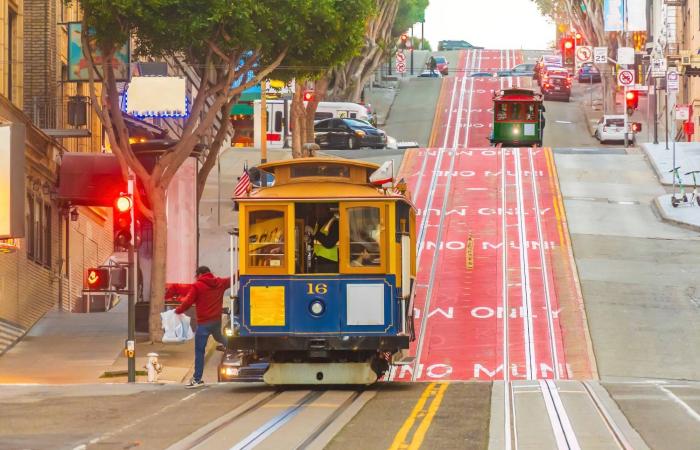 «قصر
      عابدين»...
      رحلة
      تاريخيّة
      في
      رحاب
      «مصر
      الملكية»