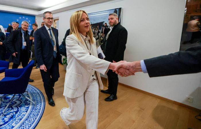 لوكاشينكو:
      روسيا
      البيضاء
      تجهّز
      «صفقة
      كبيرة»
      مع
      أميركا