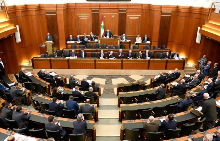 البرلمان
      اللبناني
      يقرّ
      قرض
      إعادة
      الإعمار
      بمقاطعة
      «القوات»
      و«الكتائب»
      ومستقلين