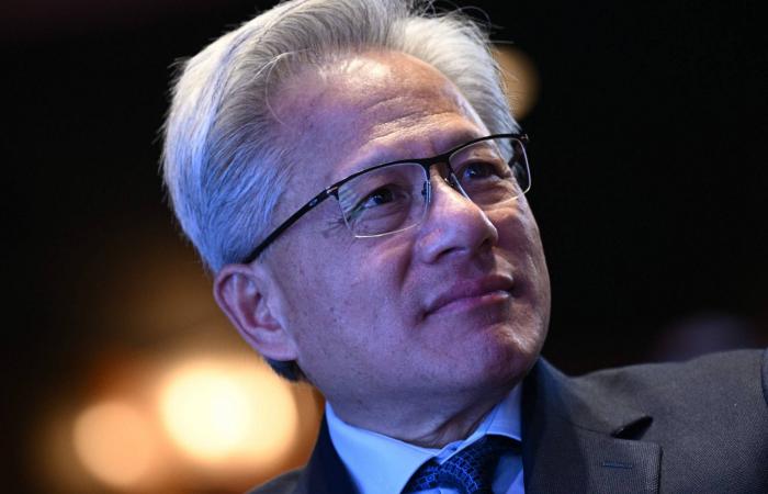 «المركزي
      النرويجي»
      يُبقي
      الفائدة
      ثابتة
      ويتوقع
      خفضها
      في
      2026