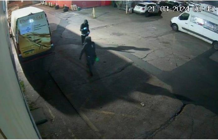 لوكاشنكو:
      صاروخ
      «أوريشنيك»
      الروسي
      القادر
      على
      حمل
      رؤوس
      نووية
      نُشر
      في
      بيلاروسيا