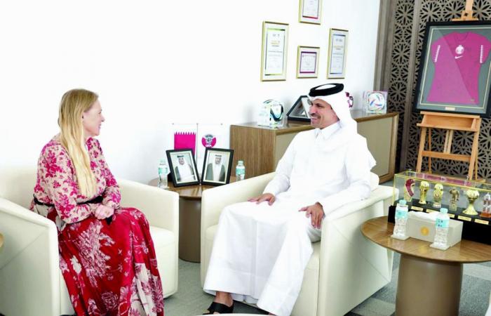 البوعينين يترأس اجتماع لجنة مسابقات الأندية بالفيفا