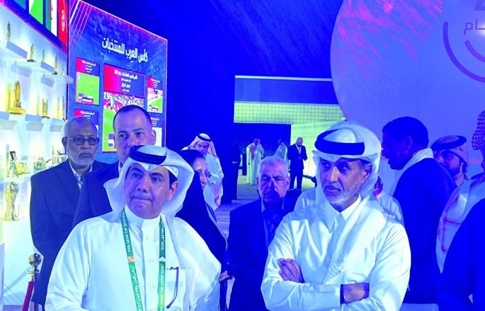 وزير الرياضة والشباب يشيد بمعرض الاتحاد العربي