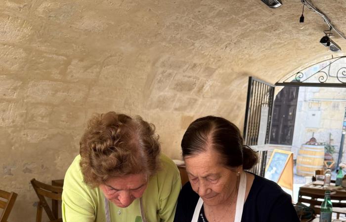 نجمتان عبر "إنستغرام".. ماذا فعلت جدتان إيطاليتان لكسب القلوب عبر الإنترنت؟