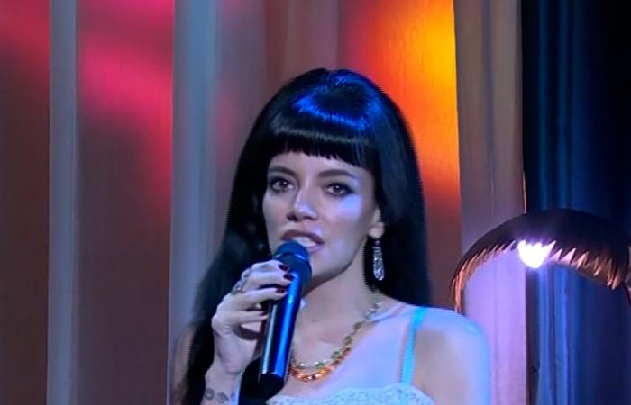 ليلي كولينز ليست الوحيدة.. نجمات يرتدين "اللانجري" خارج غرفة النوم