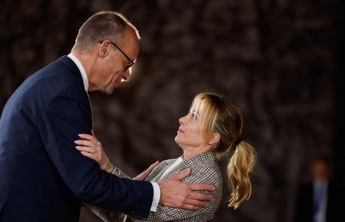 إيطاليا
      2
      –
      ألمانيا
      صفر