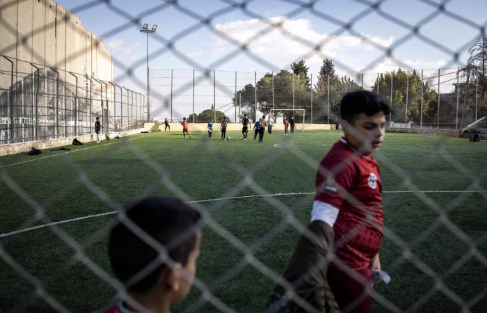 الرئيس
      السوري
      يهنئ
      الشعب
      برفع
      عقوبات
      «قيصر»
      ويؤكد
      بدء
      مرحلة
      البناء