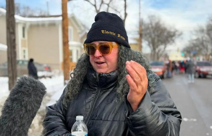 In
      Minneapolis,
      ICE
      clashes
      with
      Minnesotans
      who
      want
      them
      out