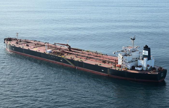 لأول مرة.. أوكرانيا تزعم استهداف ناقلة نفط روسية في البحر المتوسط