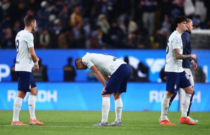 السوبر
      الإيطالي:
      بولونيا
      يصعق
      إنتر
      وجماهيره
      في
      الرياض
      ويبلغ
      النهائي