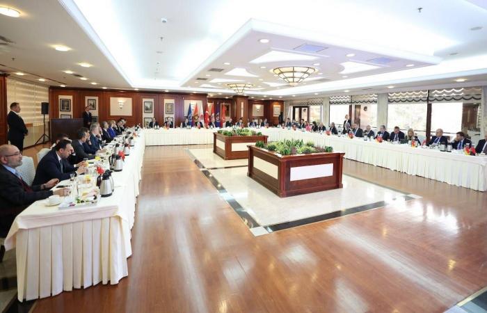 تركيا
      تُطالب
      «قسد»
      بخريطة
      طريق
      لتنفيذ
      اتفاق
      الاندماج
      في
      الجيش
      السوري