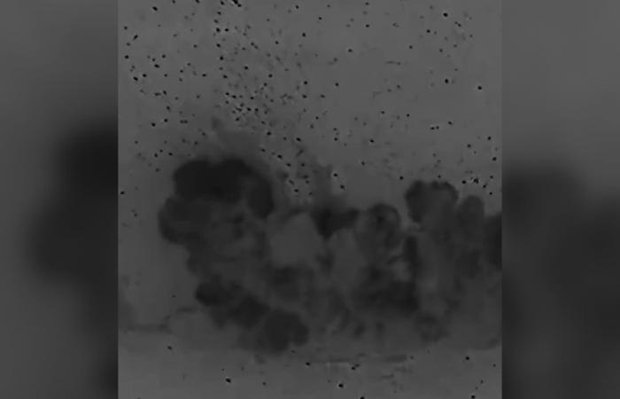 لحظة استهداف أمريكا لمواقع يُزعم أنها لداعش في سوريا.. وهذا ما قاله ترامب بشأنها