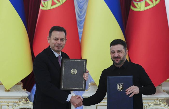 ماراثون
      ميامي
      على
      مسارين
      لإنهاء
      حرب
      أوكرانيا