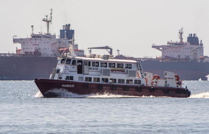 مرتبطة بـ"بعقوبات النفط الإيراني".. مسؤول أمريكي: خفر السواحل يلاحق سفينة قرب فنزويلا