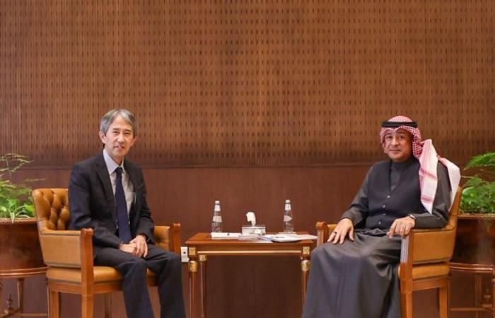 الأمين العام لمجلس التعاون يبحث مع مساعد وزير الخارجية الياباني العلاقات الثنائية