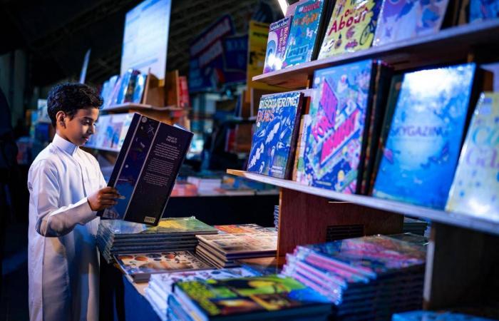 650
      ألف
      زائر
      يرسخ
      مكانة
      معرض
      جدة
      للكتاب
      كمنصة
      ثقافية
      إقليمية