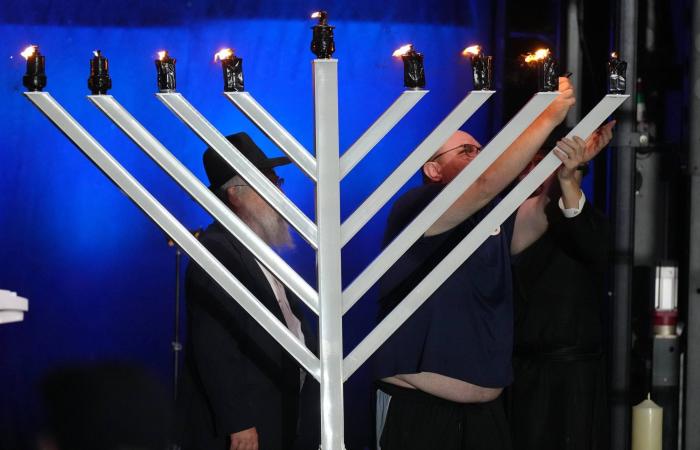 ولاية
      أسترالية
      تعتزم
      تشديد
      القوانين
      ضد
      رفع
      رايات
      متطرفة
      بعد
      هجوم
      بونداي