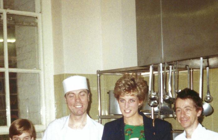 ويليام
      وجورج...
      لمسة
      ملكية
      تضيء
      وجوه
      المشردين
      في
      لندن