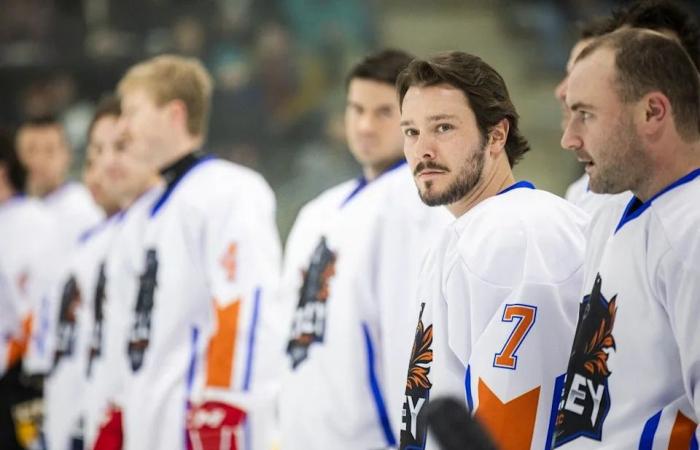 Former
      Ottawa
      police
      officer
      honoured
      in
      memorial
      hockey
      game