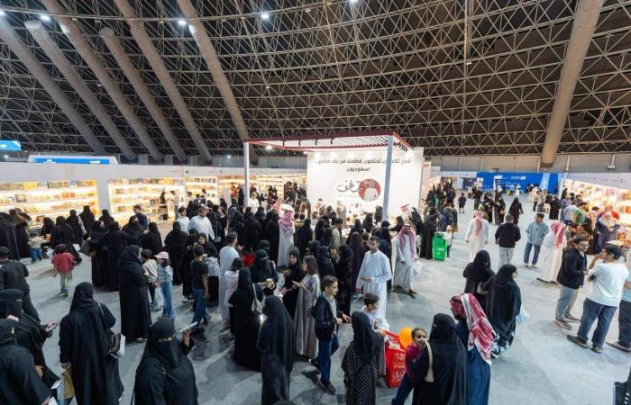 650
      ألف
      زائر
      يرسخ
      مكانة
      معرض
      جدة
      للكتاب
      كمنصة
      ثقافية
      إقليمية