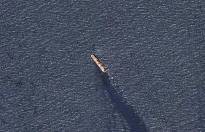 عقوبات
      قاصرة...
      الحوثيون
      يُعيدون
      رسم
      خريطة
      التهديد