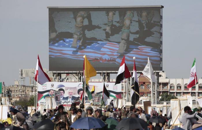 عقوبات
      قاصرة...
      الحوثيون
      يُعيدون
      رسم
      خريطة
      التهديد