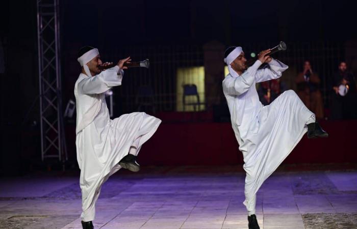 «التحطيب»...
      لعبة
      الصعايدة
      التراثية
      تُسجل
      حضوراً
      كرنفالياً
      في
      مصر