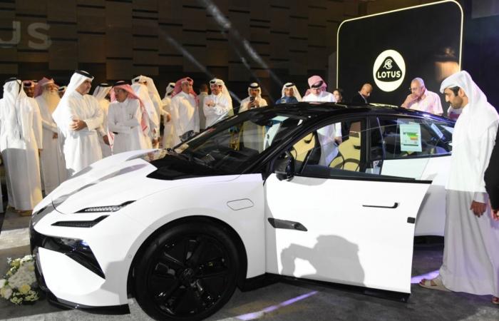 لوتس تفتتح صالة عرضها الجديدة في لوسيل وتُدشن Emeya Hyper-GT في فندق ويستن