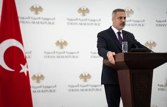 سوريا
      وتركيا
      تتهمان
      «قسد»
      بالمماطلة
      بتنفيذ
      اتفاق
      الاندماج
      وسط
      تصعيد
      في
      حلب