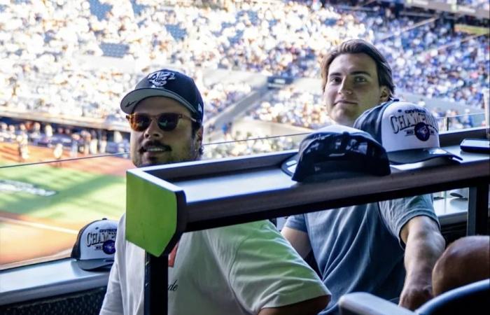 Blue
      Jays
      fuel
      citywide
      buzz
      as
      Maple
      Leafs
      drift
      into
      indifference