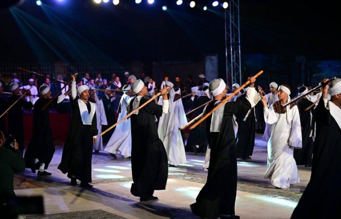 «التحطيب»...
      لعبة
      الصعايدة
      التراثية
      تُسجل
      حضوراً
      كرنفالياً
      في
      مصر