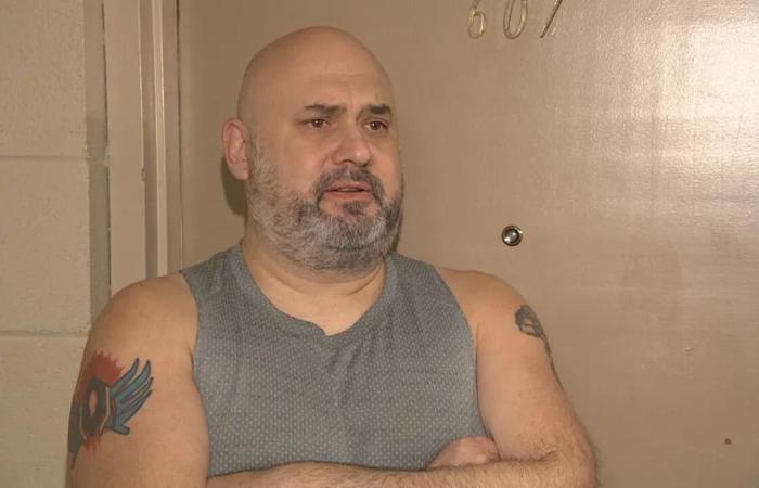 'Everyone's
      frustrated,'
      says
      resident
      of
      Winnipeg
      apartment
      with
      inoperable
      elevator