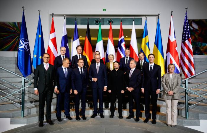 تساؤلات
      حول
      مبادرة
      ماكرون
      باستئناف
      الحوار
      مع
      بوتين